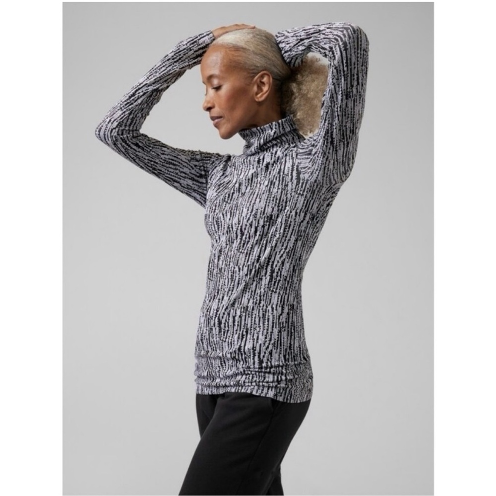 Athleta flurry elemental turtleneck, black/white